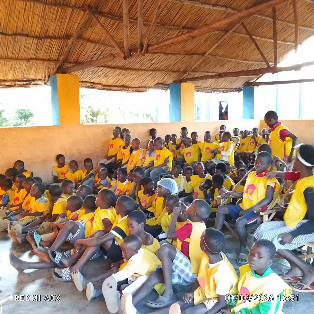 Crianças reunidas no Casa de Pão, em Nchalo, Malawi